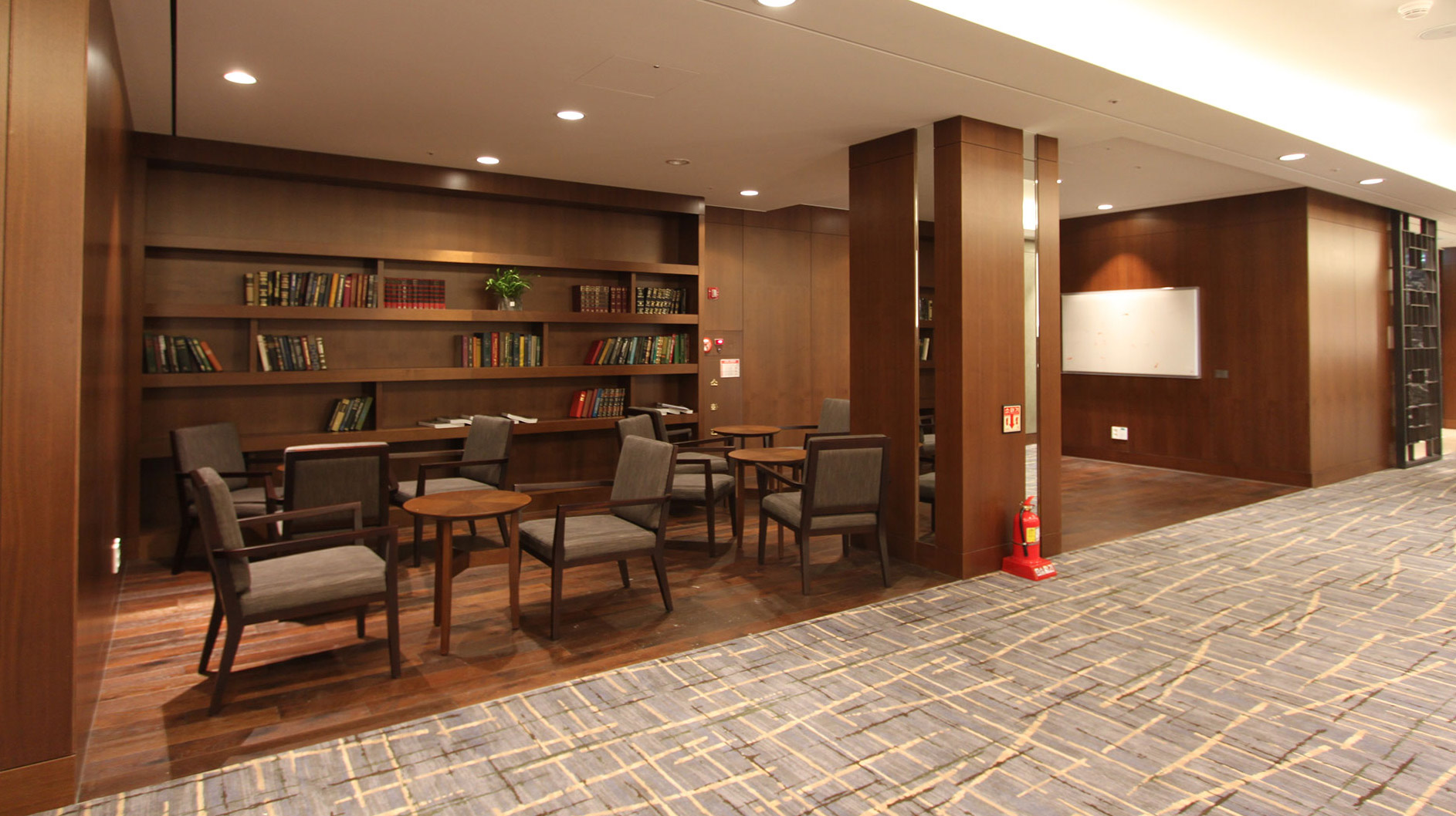 OFFICE img06